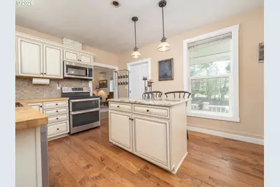 336 N 5th St, Carlton, OR 97111 - Photo 8