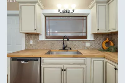 336 N 5th St, Carlton, OR 97111 - Photo 10