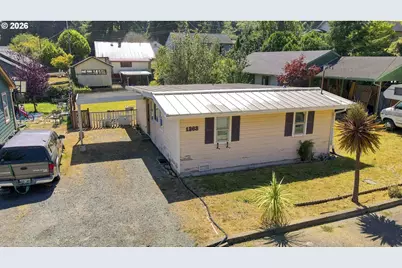 1363 Minnesota Ave, Coos Bay, OR 97420 - Photo 2