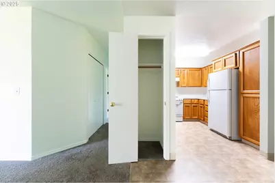 8720 SW Tualatin Rd #206, Tualatin, OR 97062 - Photo 12