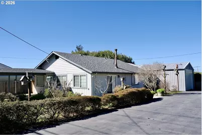 298 N Wasson St, Coos Bay, OR 97420 - Photo 8