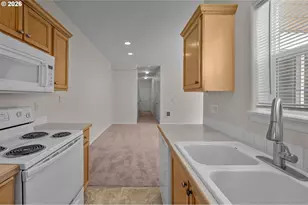 1107 NE Station Ct, Hillsboro, OR 97006 - Photo 12