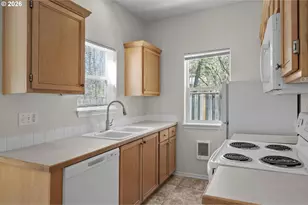 1107 NE Station Ct, Hillsboro, OR 97006 - Photo 10