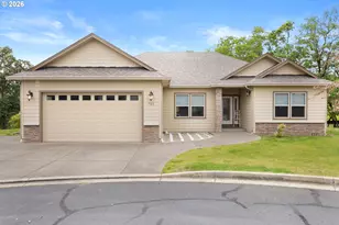 725 Slazenger Ct, Sutherlin, OR 97479 - Photo 2