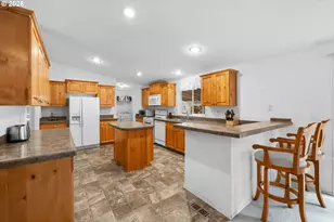 2315 SW Rose Ct, Troutdale, OR 97060 - Photo 12