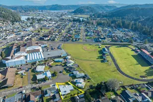 2360 High St, Reedsport, OR 97467 - Photo 4