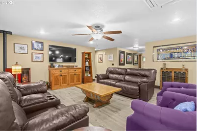 801 S Park St, Carlton, OR 97111 - Photo 18