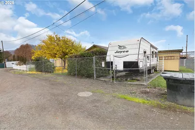 144 Paradise Ln, Roseburg, OR 97471 - Photo 6