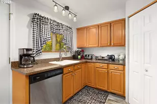 144 Paradise Ln, Roseburg, OR 97471 - Photo 16