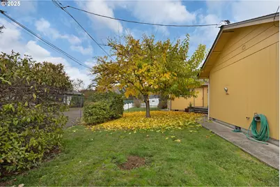 144 Paradise Ln, Roseburg, OR 97471 - Photo 8