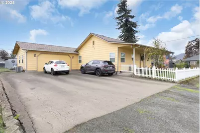 144 Paradise Ln, Roseburg, OR 97471 - Photo 2