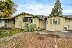 1117 SW Greenwood Ave, Grants Pass, OR 97526 - Photo 2