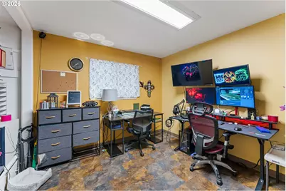 1117 SW Greenwood Ave, Grants Pass, OR 97526 - Photo 8