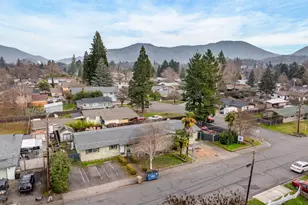 1117 SW Greenwood Ave, Grants Pass, OR 97526 - Photo 42