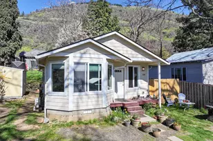 318 E Steuben St, Bingen, WA 98605 - Photo 1