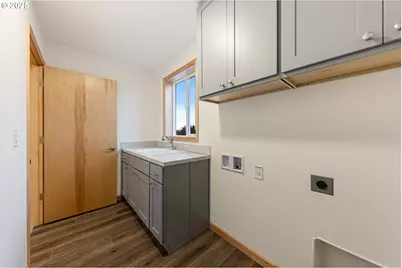 671 St Charles St, Eugene, OR 97402 - Photo 22