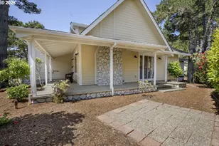 1009 Royal Saint George Dr, Florence, OR 97439 - Photo 4