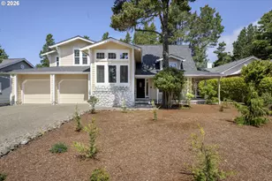 1009 Royal Saint George Dr, Florence, OR 97439 - Photo 2