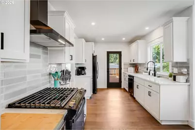 7945 SW 74th Ave, Portland, OR 97223 - Photo 10