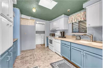 301 E Columbia Dr #66, Newberg, OR 97132 - Photo 22