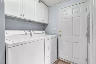 301 E Columbia Dr, Newberg, OR 97132 - Photo 20