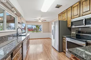 2714 Louisiana St, Longview, WA 98632 - Photo 8