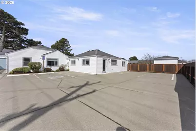 525 11th St, Bandon, OR 97411 - Photo 6