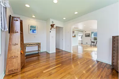 525 11th St, Bandon, OR 97411 - Photo 14