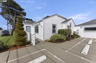 525 11th St, Bandon, OR 97411 - Photo 1