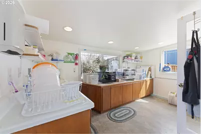 525 11th St, Bandon, OR 97411 - Photo 30