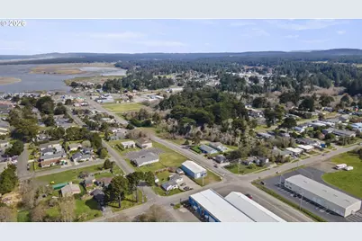 525 11th St, Bandon, OR 97411 - Photo 40