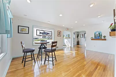 525 11th St, Bandon, OR 97411 - Photo 8