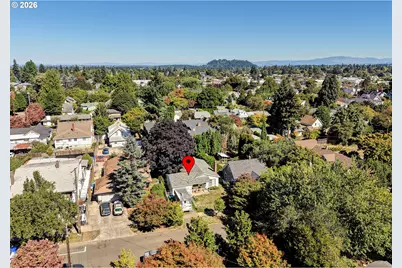 7635 SE Taylor St, Portland, OR 97215 - Photo 2