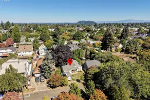 7635 SE Taylor St, Portland, OR 97215 - Photo 2