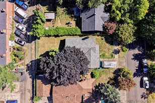 7635 SE Taylor St, Portland, OR 97215 - Photo 4