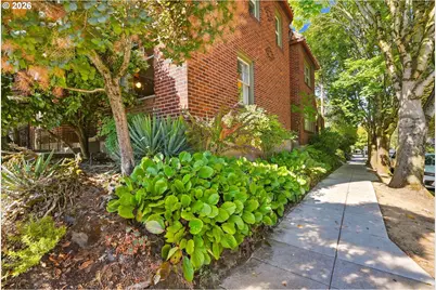 2953 SE Hawthorne Blvd, Portland, OR 97214 - Photo 2
