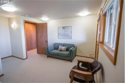 275 Sunset Dr, Eugene, OR 97403 - Photo 22