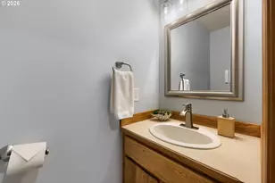 665 NE Valarie Ct, Hillsboro, OR 97124 - Photo 24