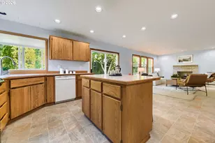 665 NE Valarie Ct, Hillsboro, OR 97124 - Photo 14
