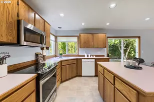 665 NE Valarie Ct, Hillsboro, OR 97124 - Photo 12