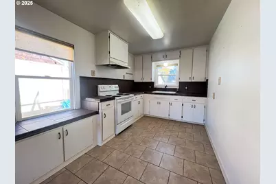 314 NW 3rd Ave, John Day, OR 97845 - Photo 6