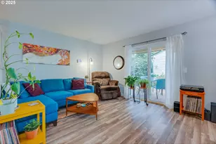 553 N Hayden Bay Dr, Portland, OR 97217 - Photo 4