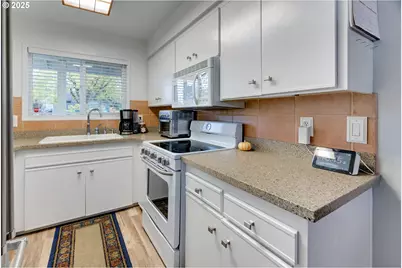 553 N Hayden Bay Dr #25, Portland, OR 97217 - Photo 14