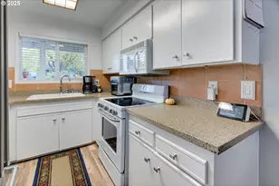 553 N Hayden Bay Dr, Portland, OR 97217 - Photo 14