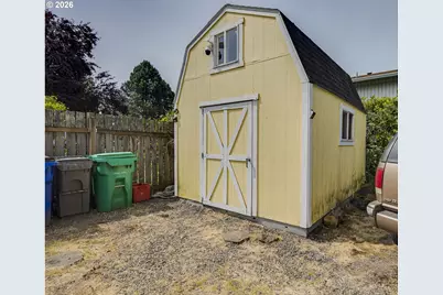 9009 N Bristol Ave, Portland, OR 97203 - Photo 24