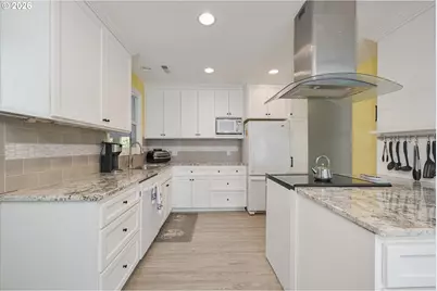 9009 N Bristol Ave, Portland, OR 97203 - Photo 8