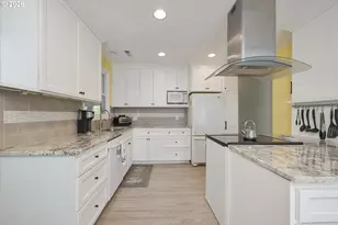 9009 N Bristol Ave, Portland, OR 97203 - Photo 8