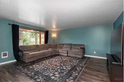 725 SW Holly St, Clatskanie, OR 97016 - Photo 4