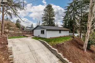 725 SW Holly St, Clatskanie, OR 97016 - Photo 2