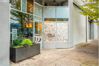 725 NW Flanders St #304, Portland, OR 97209 - Photo 2